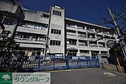 草加市立両新田小学校 徒歩37分。 2900m