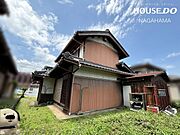 敷地南東側より建物を望む