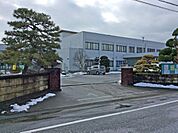 米原市立坂田小学校 650m