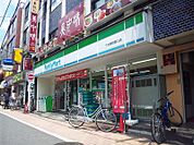 ファミリーマート（332m）