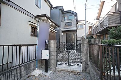 外観：三鷹市上連雀8丁目の中古戸建。中央線三鷹駅・吉祥寺駅が利用できます。