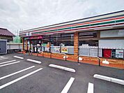 セブンイレブン三鷹新道北通り店 徒歩3分。 190m