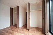 それぞれのお部屋に収納スペースがあるので、プライベートな荷物も身近に置くことができます。