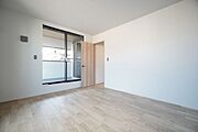 陽当たりの良い2階の洋室。陽当たりと風通しに恵まれた気持ちいいお部屋です！