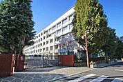 三鷹市立第一中学校 徒歩23分。 1790m