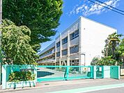 調布市立第三小学校 徒歩5分。 350m