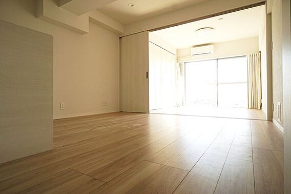 二つの部屋に分...