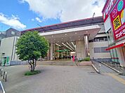 西荻窪駅(JR 中央本線) 徒歩15分。「西荻窪駅」の改札を出るとスグに「紀伊国屋」と「生鮮食品は24H営業の西友」があります。西友は一階のみですが、その分商品を探しやすく日用品も豊富に揃います…