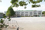 杉並区立三谷小学校 徒歩15分。 1140m