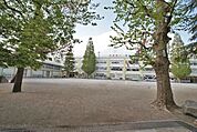 杉並区立桃井第四小学校 徒歩13分。 970m