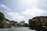 閑静な住宅街とはまさにこの場所！建築条件はございませんので、お好きなハウスメーカーで建築可能です