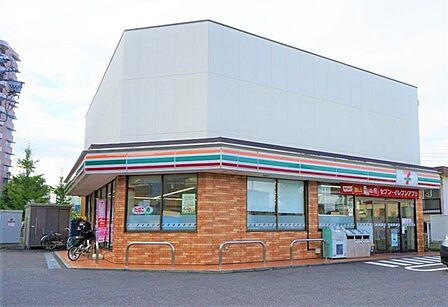 セブンイレブン足立千住曙町店 徒歩9分。 690m