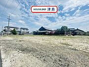 南側にお庭を配置し室内への陽当たりを確保。温かな陽射しの下で家族団らんの時間を過ごしていただけます。