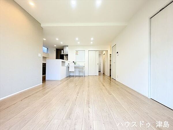 リビング/ダイニングを拡大表示