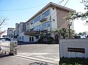 永和中学校 未来社会を切り拓くための資質・能力を基盤とした「生き抜く力」を育成し、生徒の幸福感に満ち溢れた、地域から信頼される特色ある学校の創造に努める。 1660m