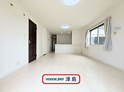 津島市新開町4丁目：リビング