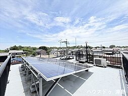 津島市南門前町2丁目 屋上の太陽光発電パネル