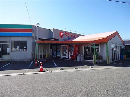 サンショクフードマーケット 本店 【営業時間】9時~19時【休日】毎週水曜 業務用食肉の一般販売をはじめ、鮮魚・青果・冷凍食品なども取り揃えたスーパーマーケットです。 430m