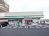 周辺：ファミリーマート津島警察署前店　スローガンは「Fun＆Fresh」。驚きやワクワク感を与えるべく、商品改革に取り組んでいる。（電子マネー利用可　ＡＴＭあり　ネット通販あり）Tポイントサービスあり…