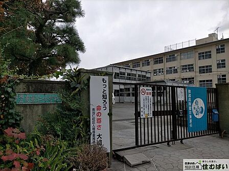 福岡市立南当仁小学校 徒歩7分。小学校がお近くで小さなお子様がいらっしゃるご家庭でも安心です♪ 490m