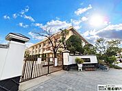 福岡市立当仁小学校 徒歩7分。（徒歩2分）小学校が歩いてすぐで小さなお子様がいらっしゃるご家庭でも安心です♪ 500m
