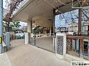 ちどり保育園 徒歩6分。小さなお子様の送り迎えにも便利な立地で共働きのご家庭も安心してお住まい頂けます。 450m