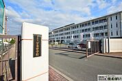 宇美町立宇美中学校 徒歩24分。（徒歩34分）徒歩4分のバス停から乗車7分、下車後徒歩3分で到着！ご親族の訪問の際も安心です◎ 1870m