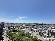 街並みを一望できる15階部分からの眺望は良好♪清々しい朝日や美しい夕日、神秘的な夜空を、ご自宅で心ゆくまでお楽しみいただけます。