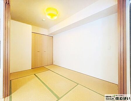 和室6帖リビングの和室になります。客間にしたり、お子様がいるご家庭はお子様の遊びスペースとして活用することも可能です!