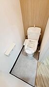 トイレ新調です　専用スペースなので、他の階の入居者様に気を遣う事なく使用して頂けます。