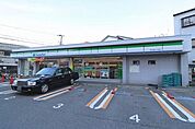 ファミリーマート新今里三丁目店 54m