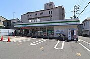 ファミリーマート小路駅東店 187m