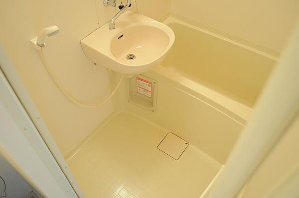 画像3:洗面台付きお風呂です