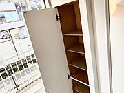 シューズボックス有り。