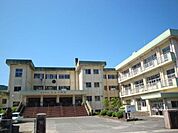 三江小学校まで950ｍ