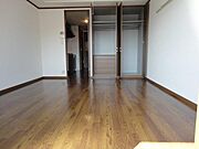 洋室(収納家具付き)