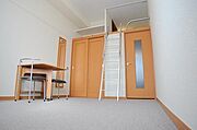 2階居室は天井が高くロフト付き