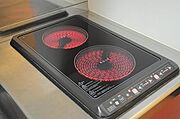 便利な2口電気コンロ♪火力もあります。