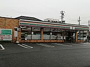 徒歩、約4分です。