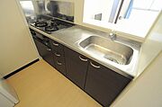 3口ガスコンロ付きでお料理もお手の物です。
