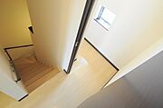2F 専用階段です。　約1畳のクローゼット付