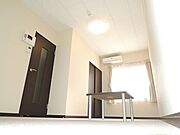 クローゼット付きでお部屋を広々お使い頂けます。