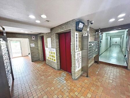込み合う朝も安心のエレベータ2基