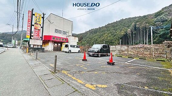 駐車場は10台...