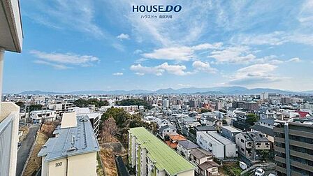 前面に高い建物がないので明るく開放感のある眺望です