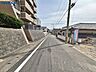 外観：前面道路含む現地写真