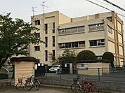 中学校「越谷市立富士中学校まで595m」