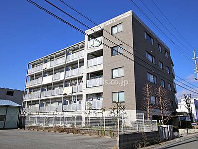 外観：〜イニシオ伊丹北の外観（南東側から）〜◆第2種中高層住居専用地域内にある総戸数16戸！◆5階建ての中古マンション！［3階部分/5階建］