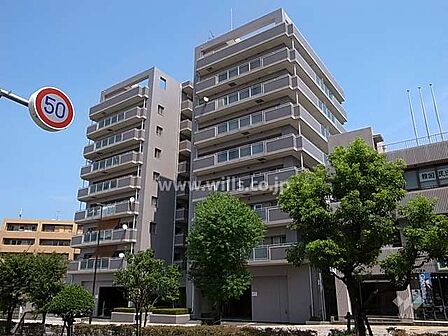 エーベル伊丹参番館の外観（南西側から）・最上階の北東角部屋で採光・通風良好！・2013年6月にリフォーム履歴あり！・室内たいへん丁寧に使用中！［8階部分/8階建］