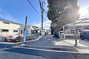物件の南側前面道路（西側から）［2026年2月20日撮影］
